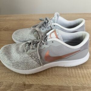 Size 9 grey and rose gold Nike flex contact shoes